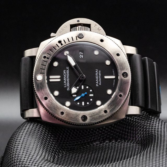 Panerai Submersible PAM01305 Image 2